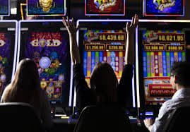 m7slot Myanmar ကစားသမားများ Deposit Bonus ရယူနေသည့် မြင်ကွင်း
